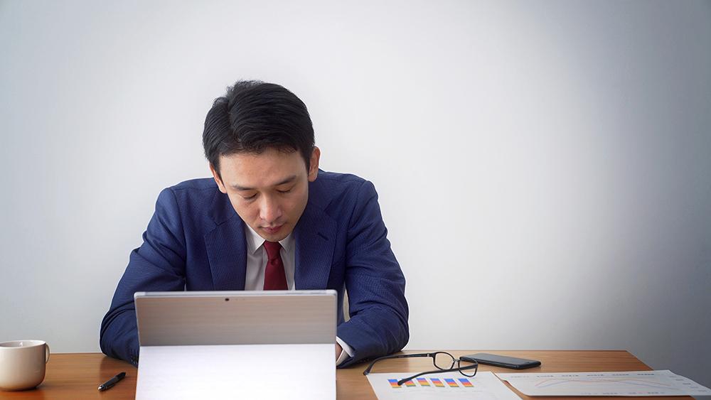 睡眠負債のリスク~仕事への影響と職場での対策